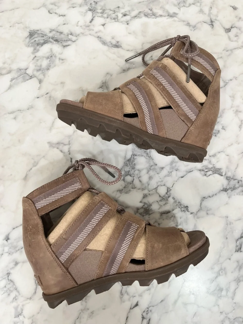 Sorel Joanie II Lace Up Wedge Leather Sandals In Ash Brown Taupe Tan Size 9